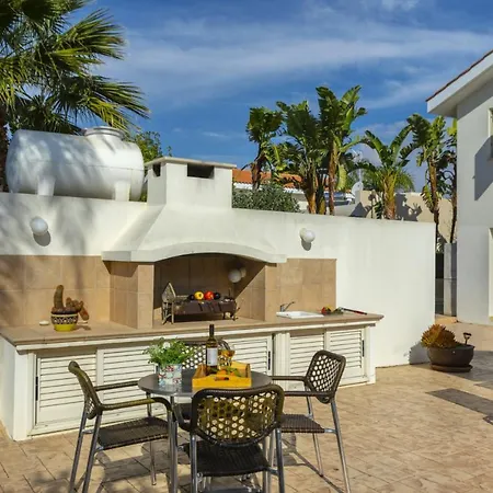 빌라 At Last You Can Rent The Perfect Luxury In Larnaca, Larnaca 1392 페리볼리아